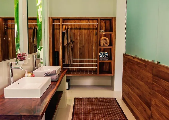 Cahaya Indah - Adults Only 5*